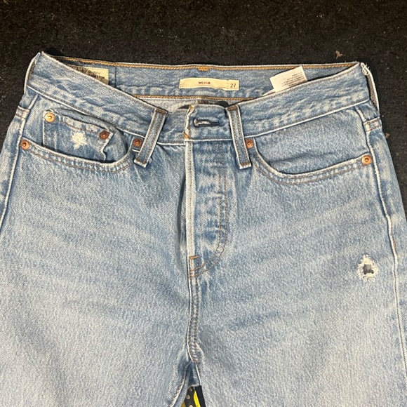 Levi's Premium Wedgie Distressed Jeans Blue Denim Medium Wash Button Fly Size 27 - Picture 3 of 7